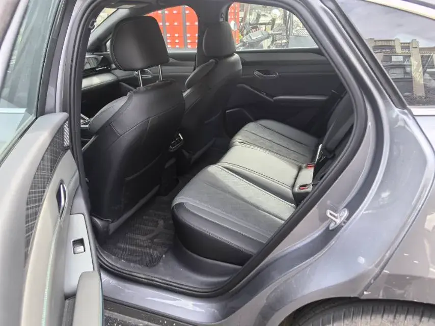 2025 BYD QINL thumbnail 3