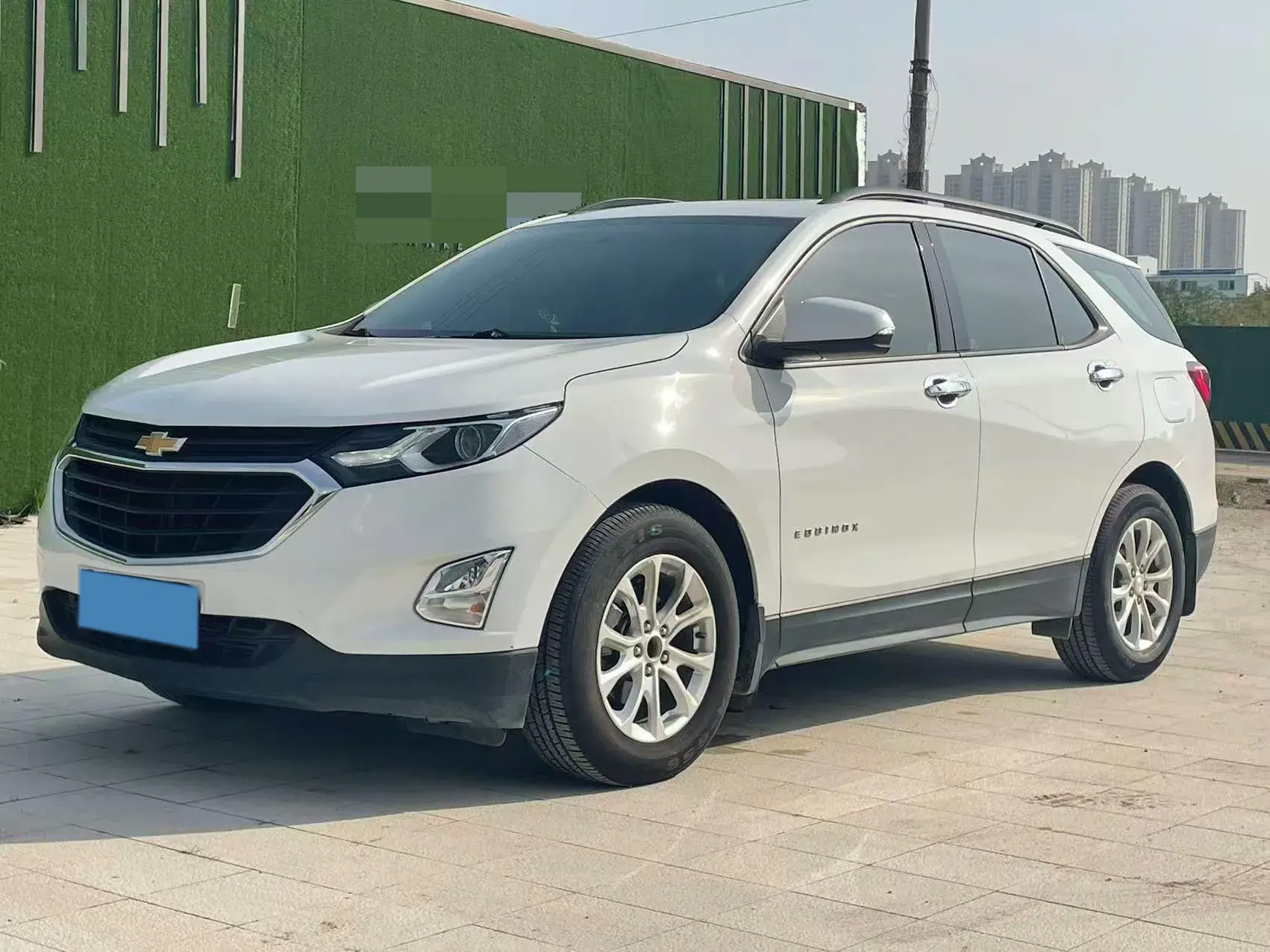 2019 CHEVROLET EQUINOX view 1