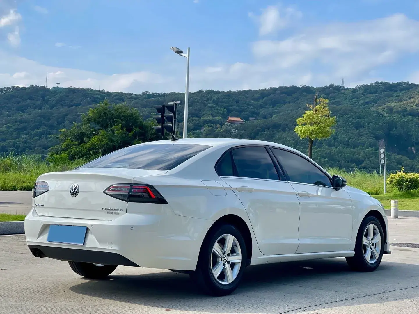 2017 VOLKSWAGEN LAMANDO thumbnail 4