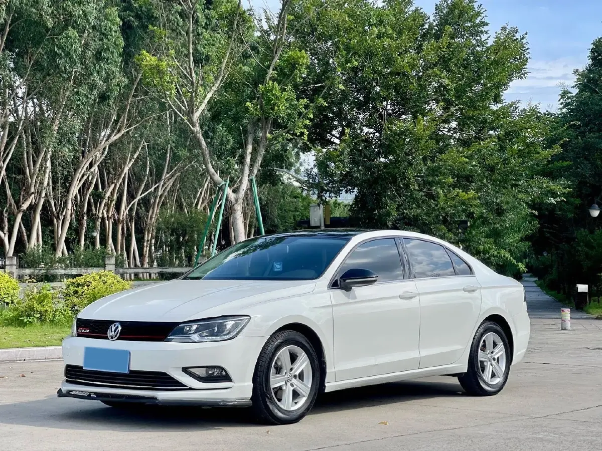 2017 Volkswagen Lamando 1.4T 131HP L4 7DCT