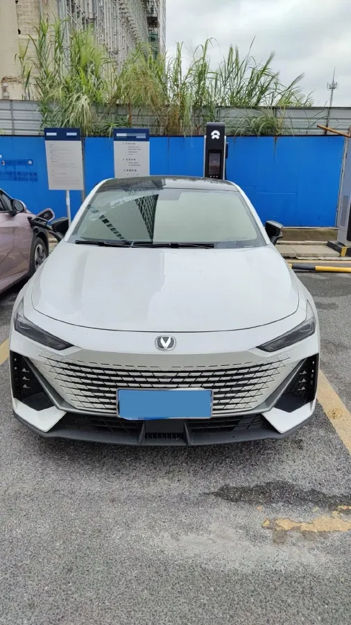 2022 ChangAn UNI-V 1.5T 188HP L4 7DCT,autocango,china used car exporter,china ev exporter,chinese used car exporter,chinese used ev exporter