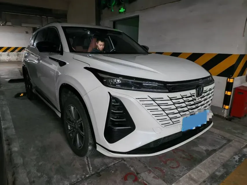 2024 ChangAn CS75 Plus 2.0T 233HP L4 8AT,autocango,china used car exporter,china ev exporter,chinese used car exporter,chinese used ev exporter