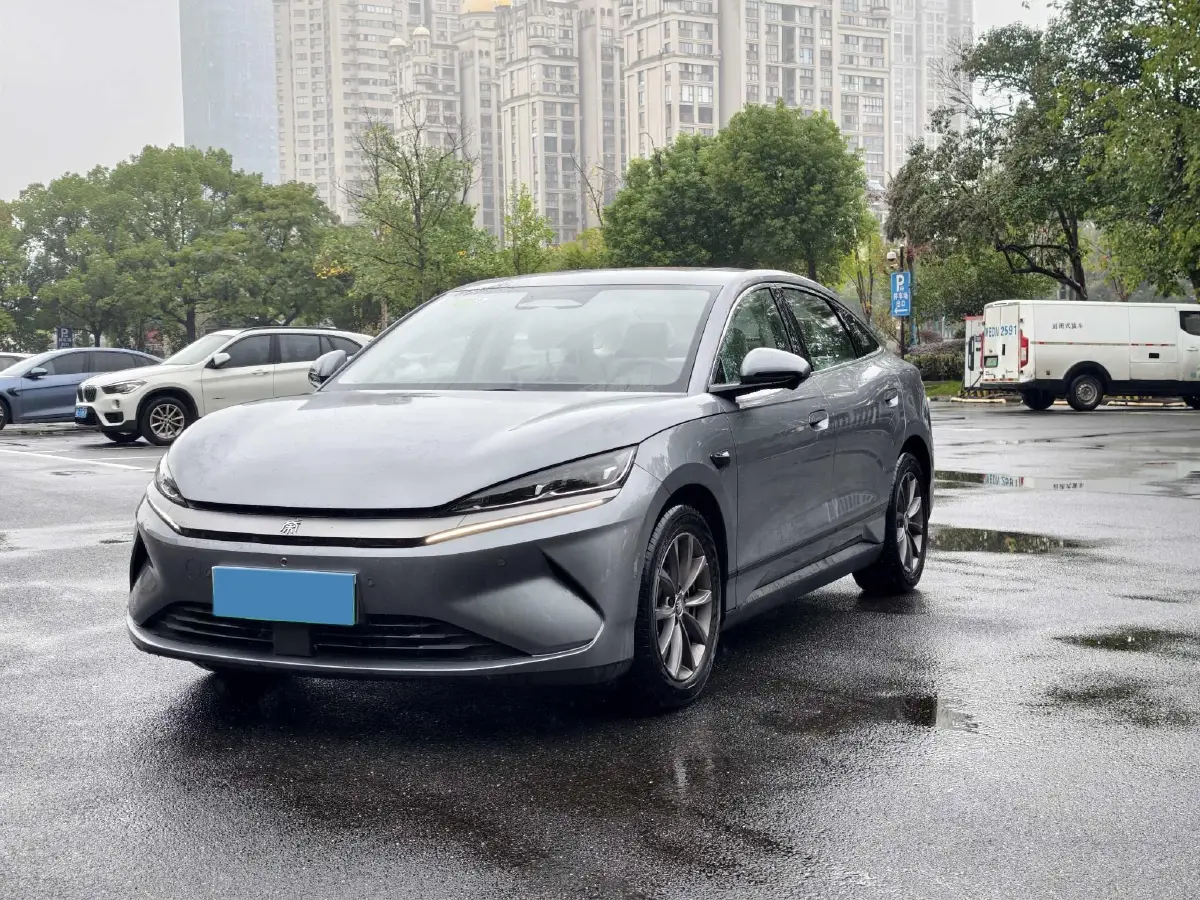 2025 BYD QinL BEV