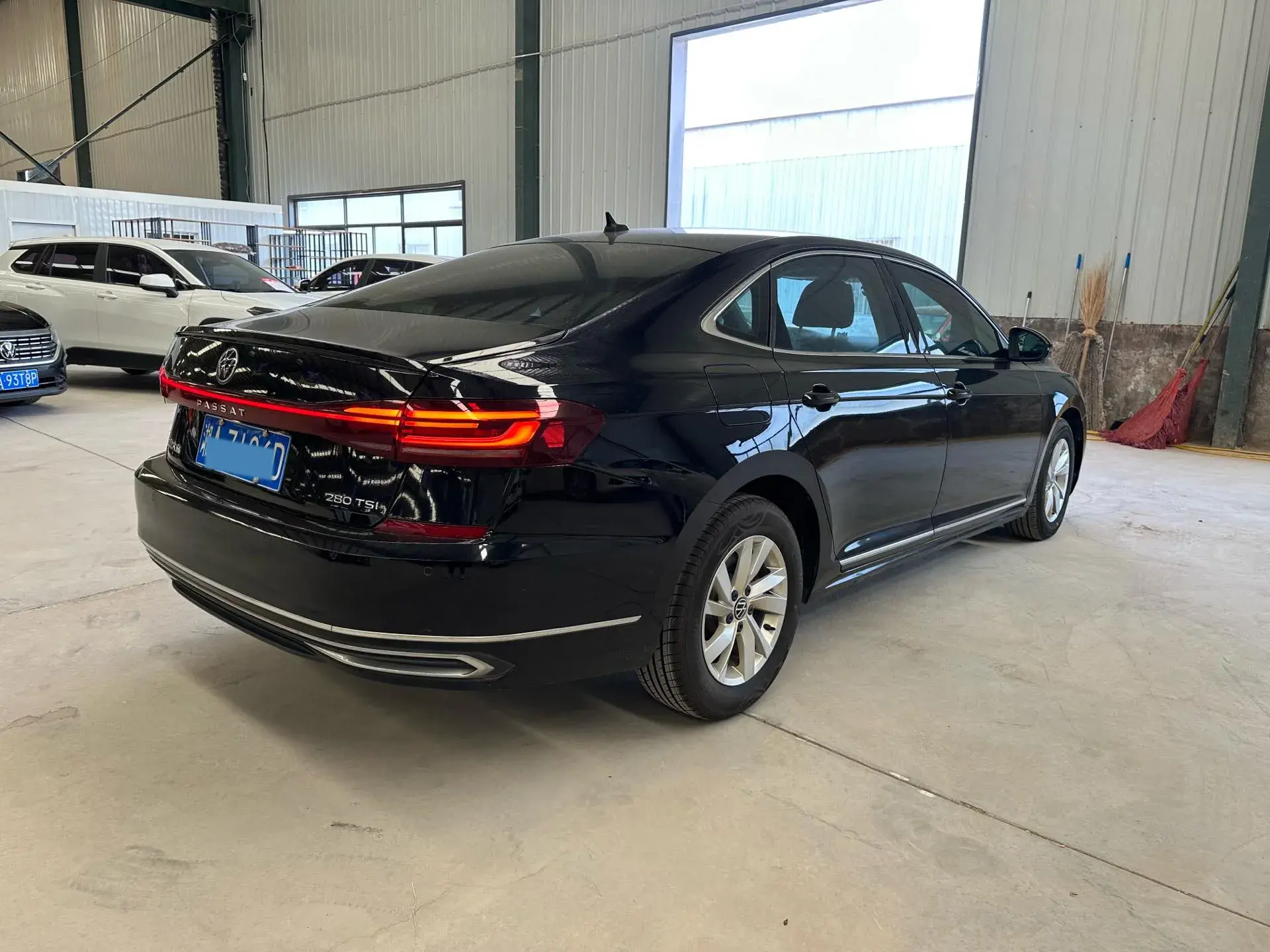 2022 VOLKSWAGEN PASSAT thumbnail 4