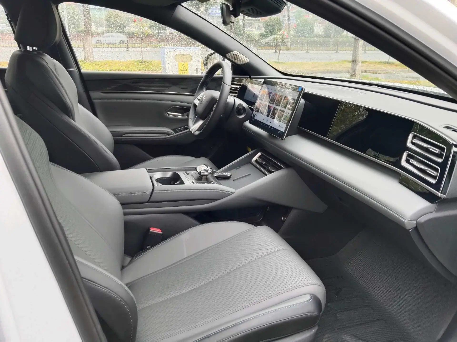 2024 BYD QINL thumbnail 4