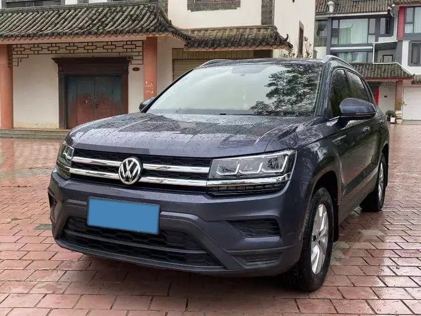 2019 VOLKSWAGEN THARU view 1
