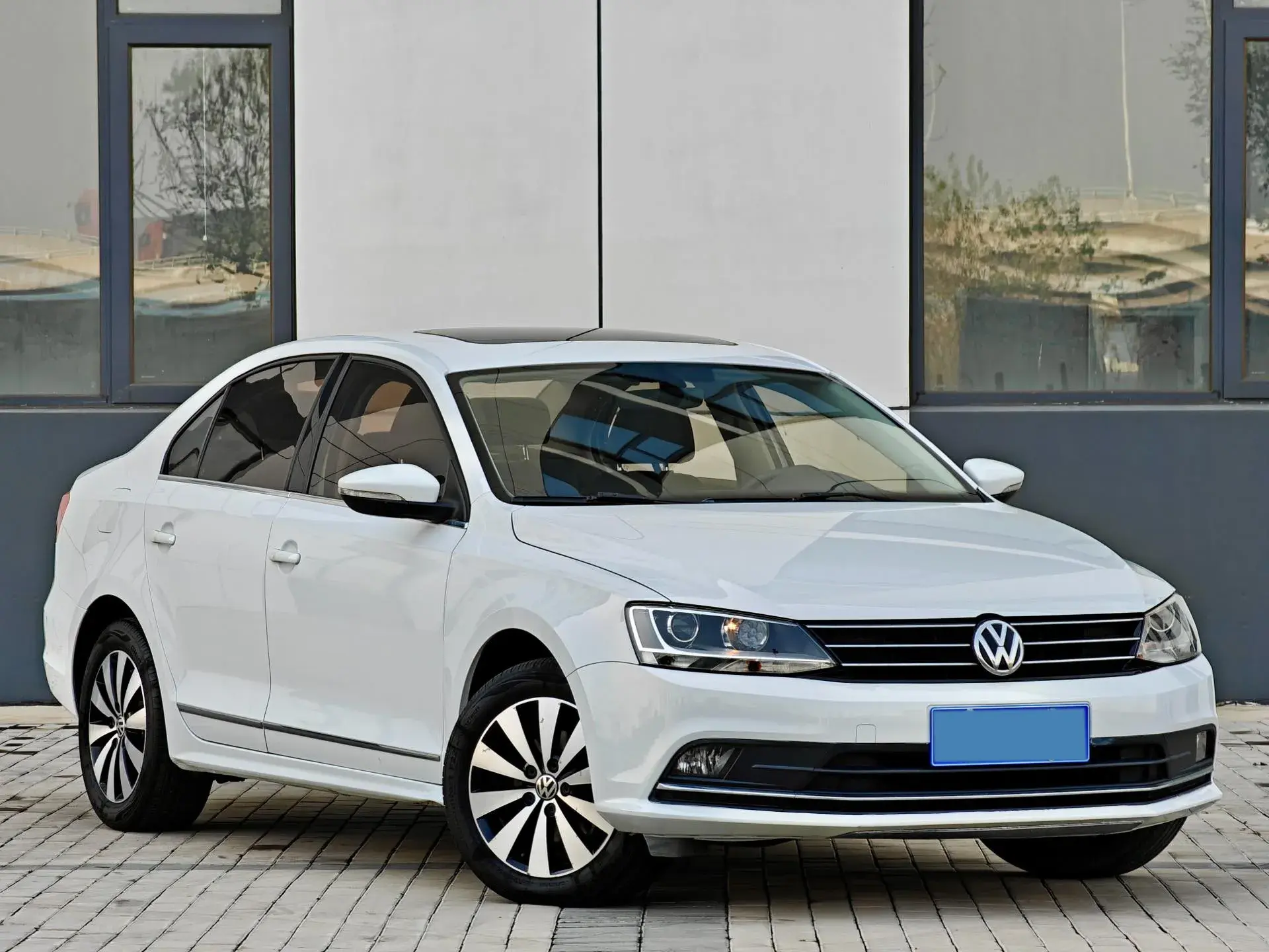 2018 VOLKSWAGEN SAGITAR thumbnail 3