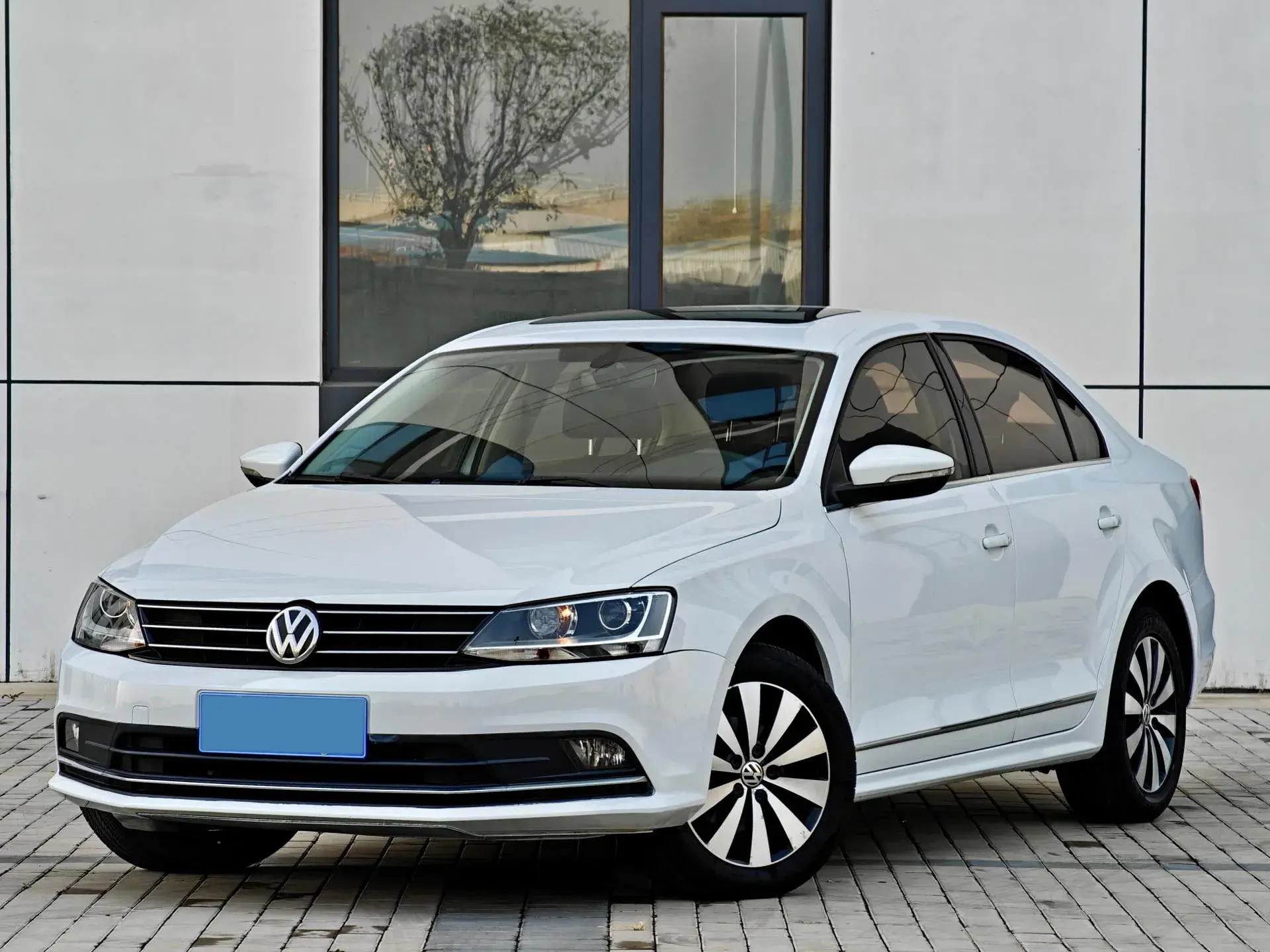 2018 VOLKSWAGEN SAGITAR view 1