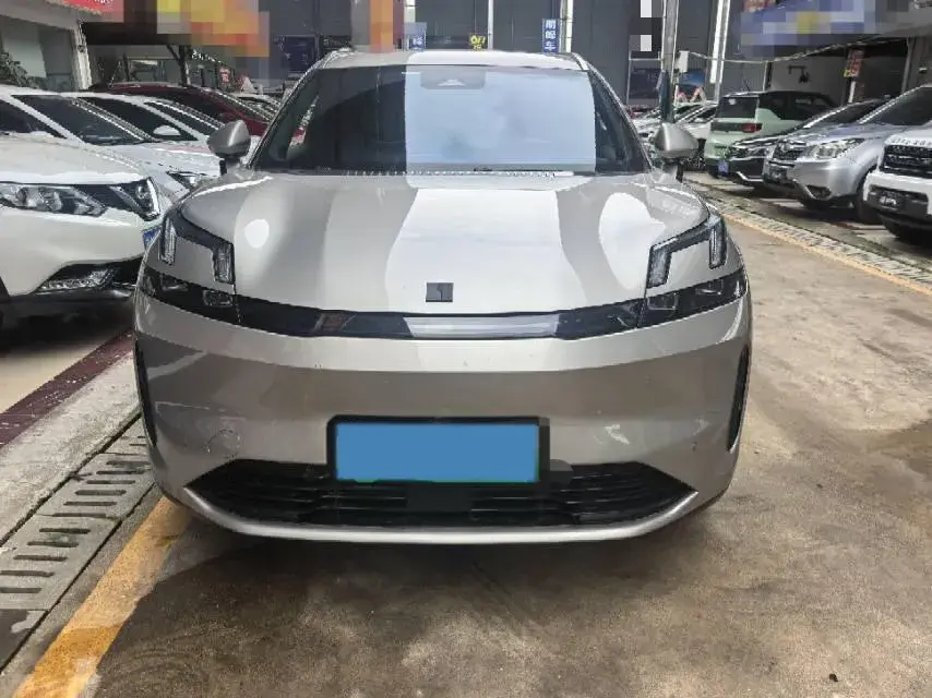 2023 LYNK&CO 08 thumbnail 2