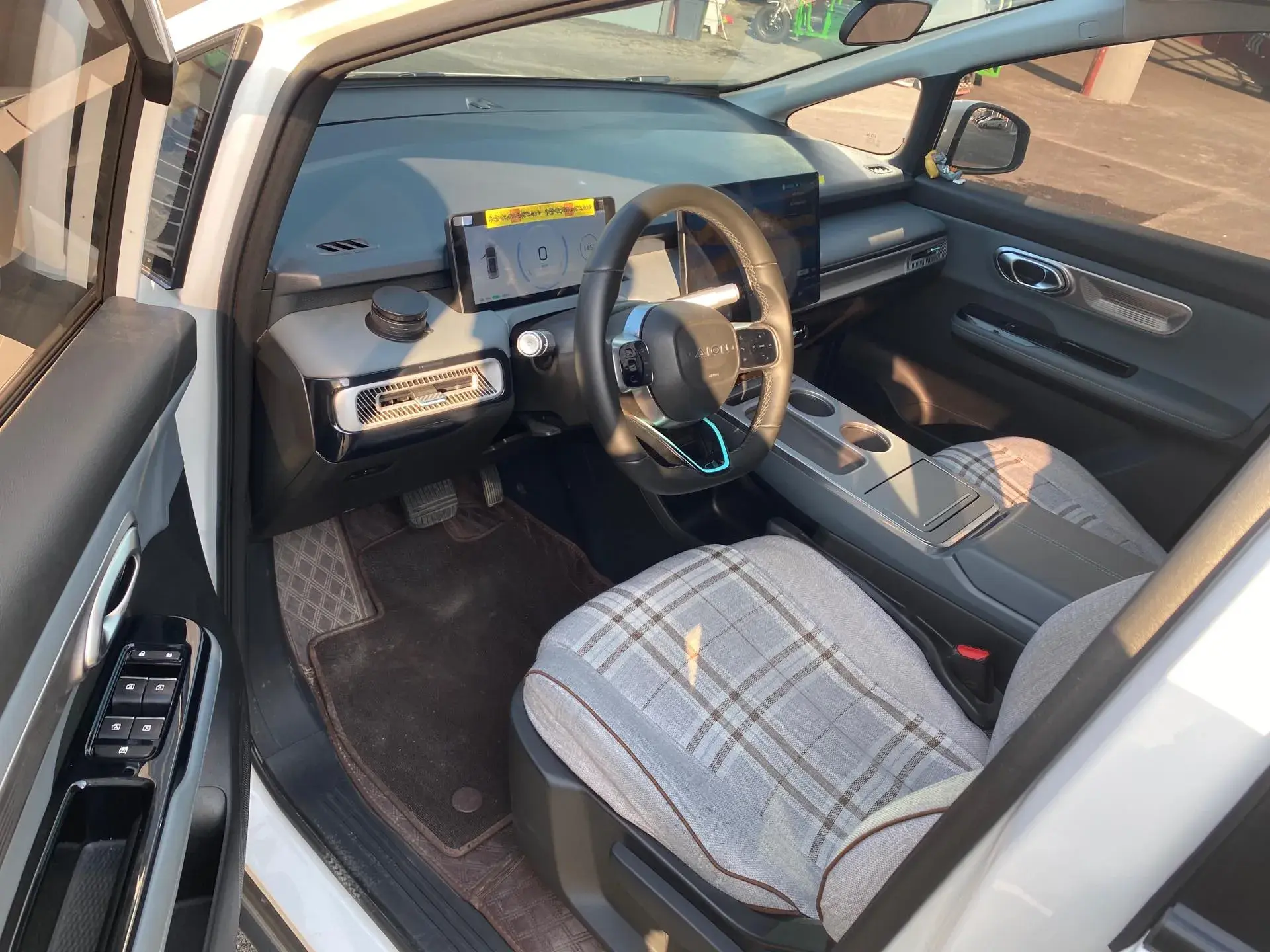 2025 AION Y thumbnail 4