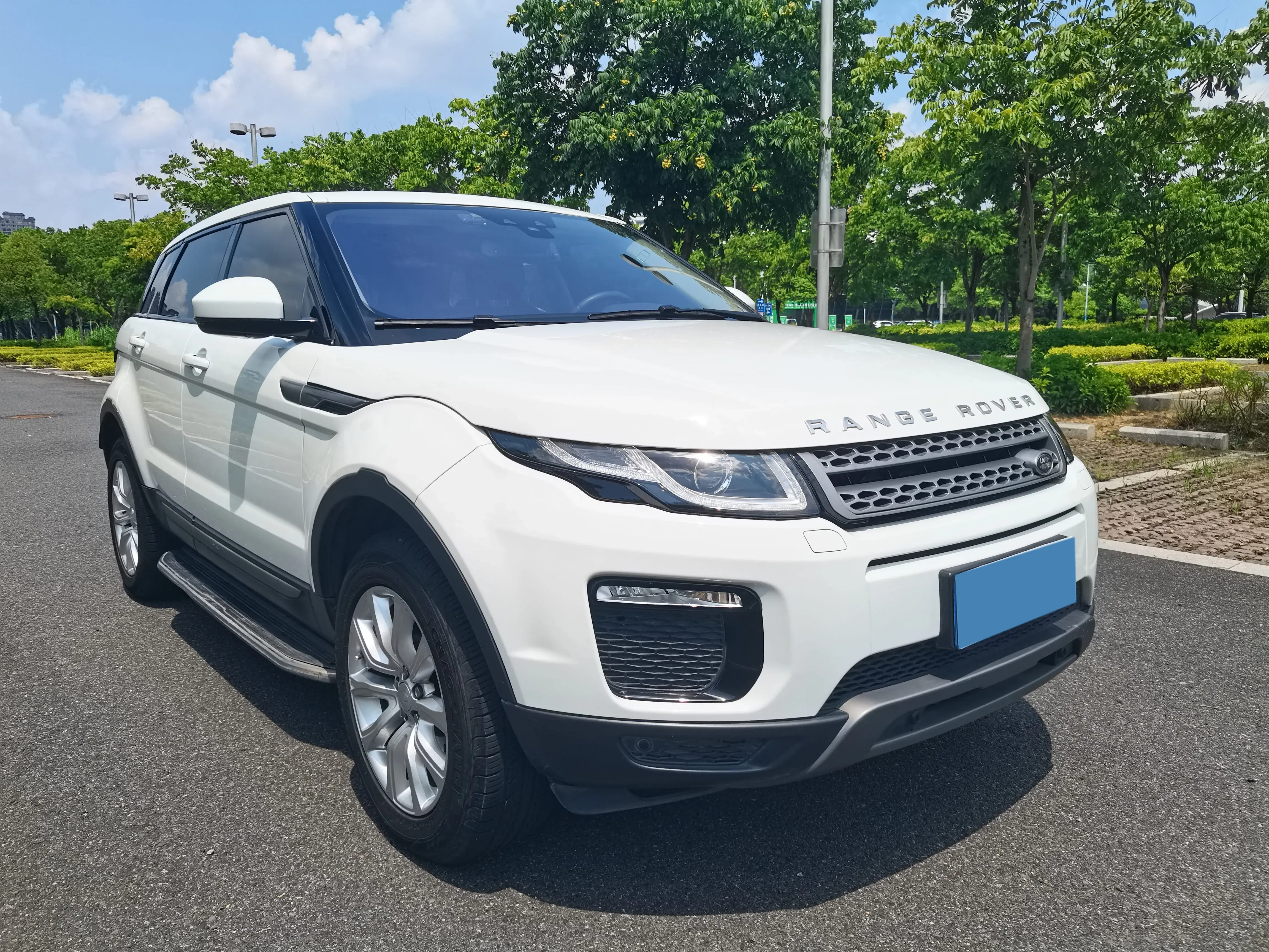 2018 LAND ROVER thumbnail 3
