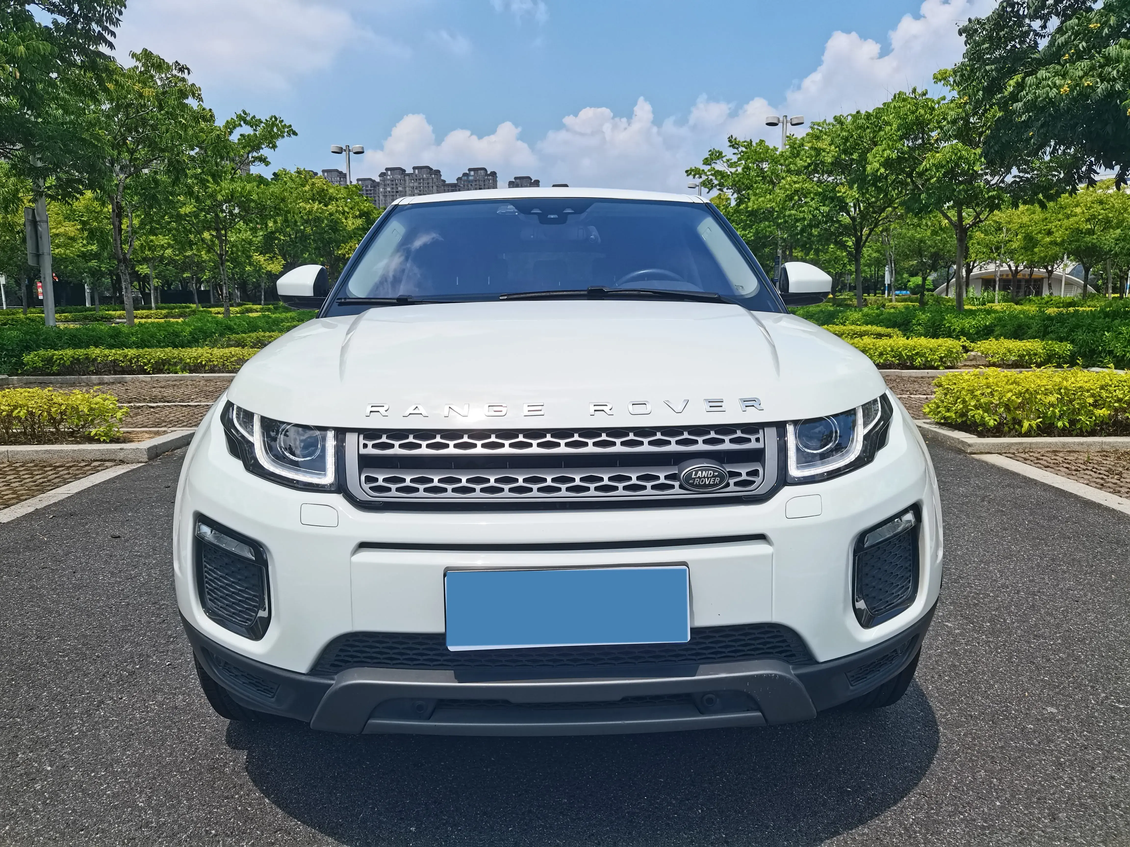 2018 LAND ROVER thumbnail 2