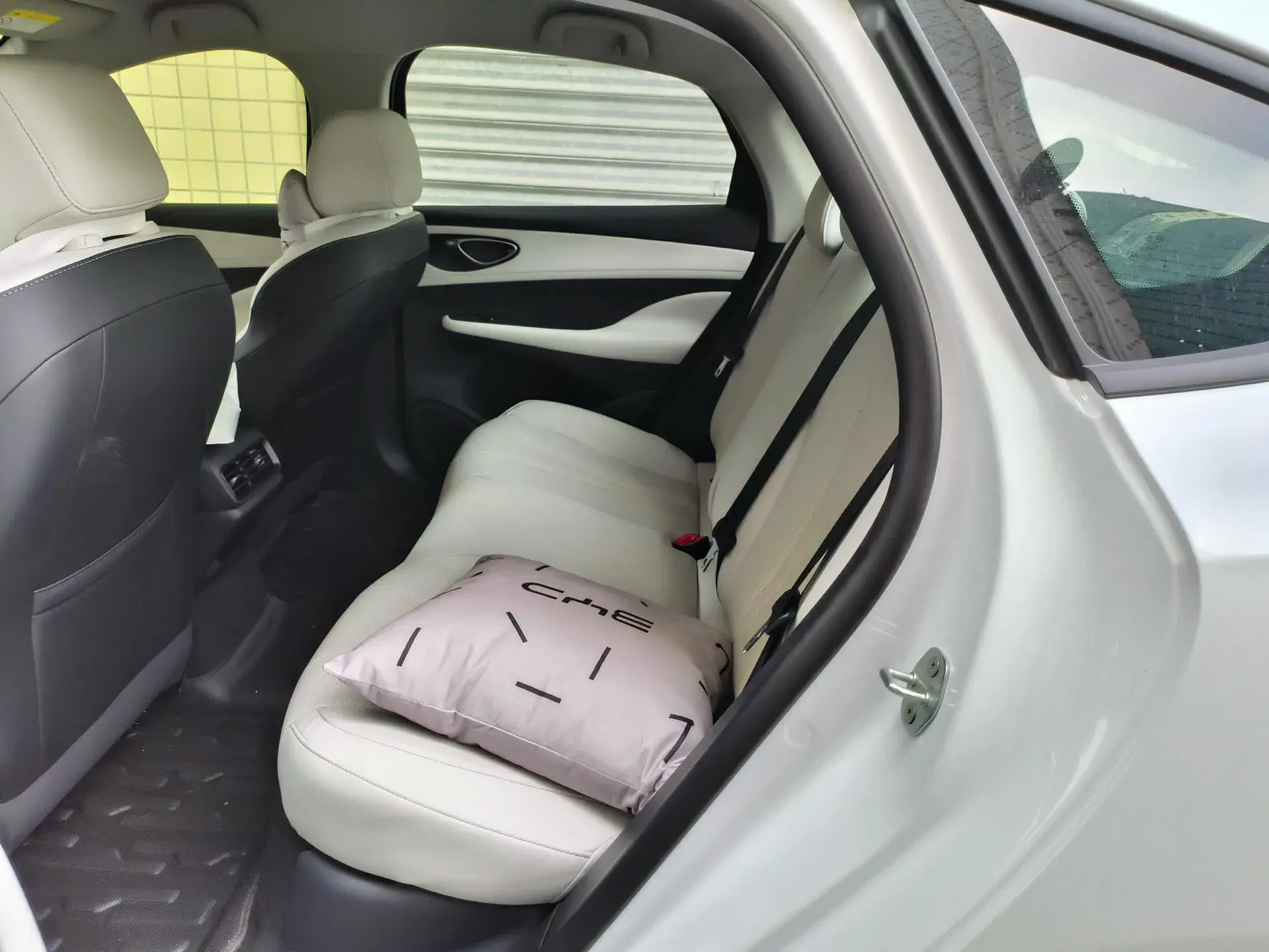 2025 BYD SEAL05 thumbnail 4