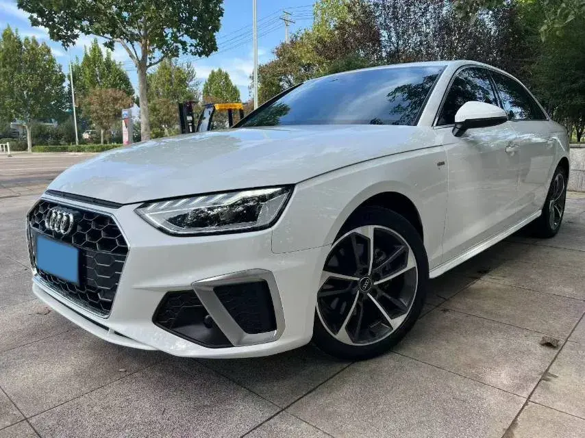 2022 AUDI A4L view 1