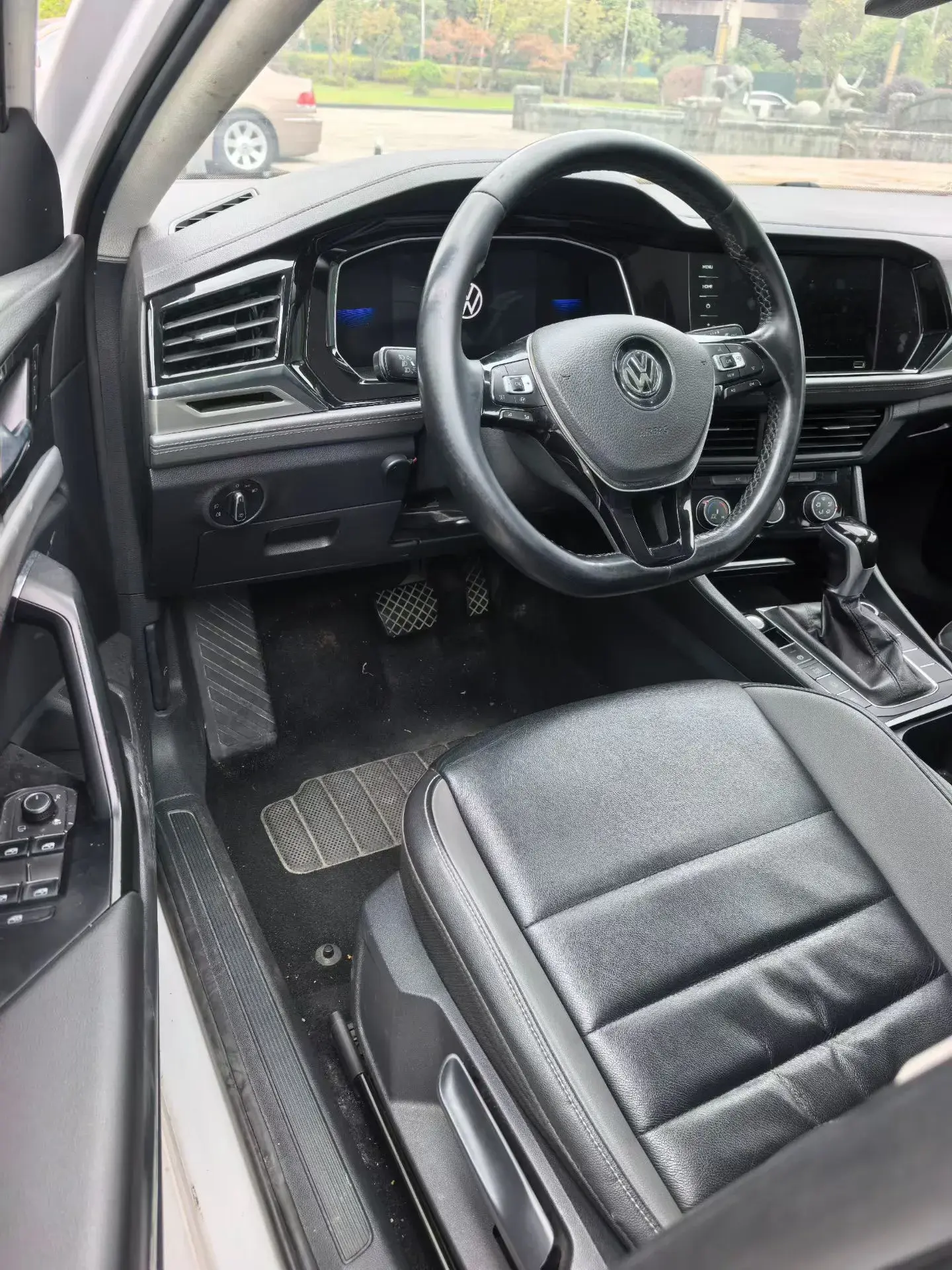 2021 VOLKSWAGEN SAGITAR thumbnail 4