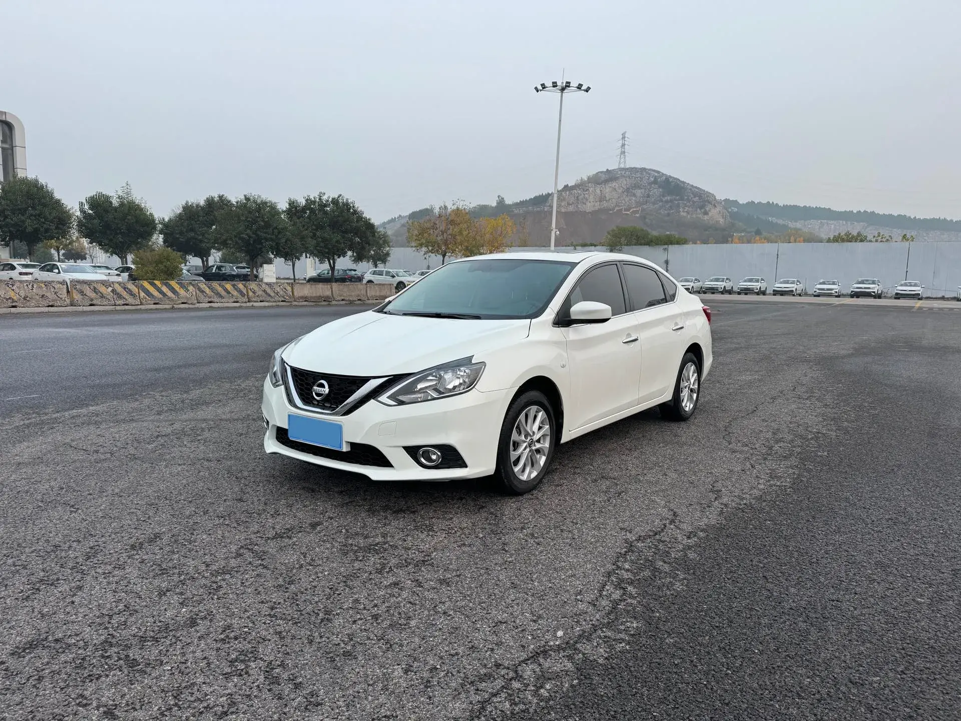 2022 NISSAN SYLPHY view 1