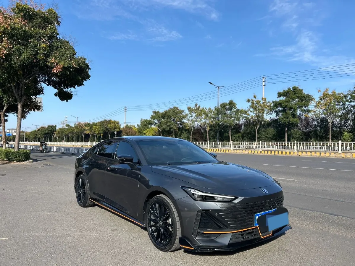 2022 ChangAn UNI-V 1.5T 188HP L4 7DCT,autocango,china used car exporter,china ev exporter,chinese used car exporter,chinese used ev exporter