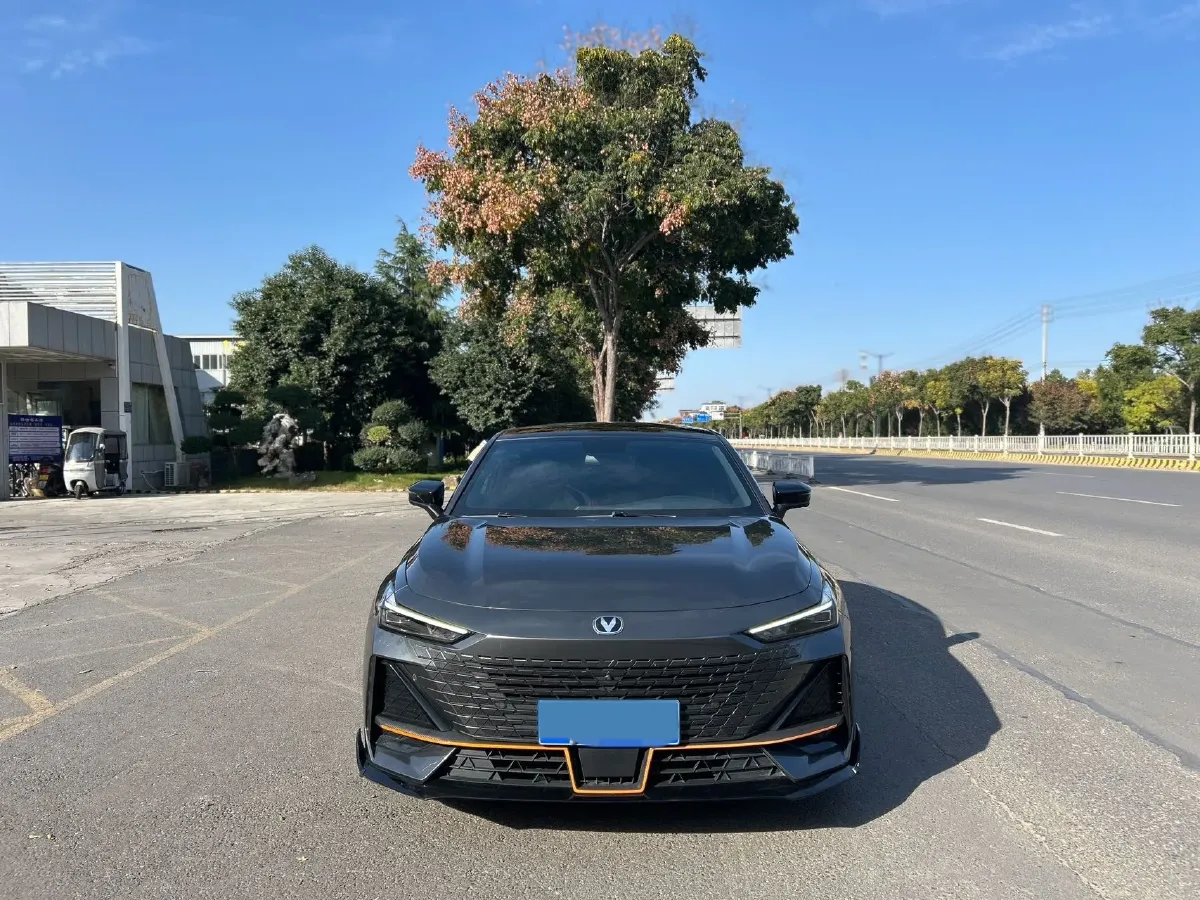 2022 ChangAn UNI-V 1.5T 188HP L4 7DCT,autocango,china used car exporter,china ev exporter,chinese used car exporter,chinese used ev exporter