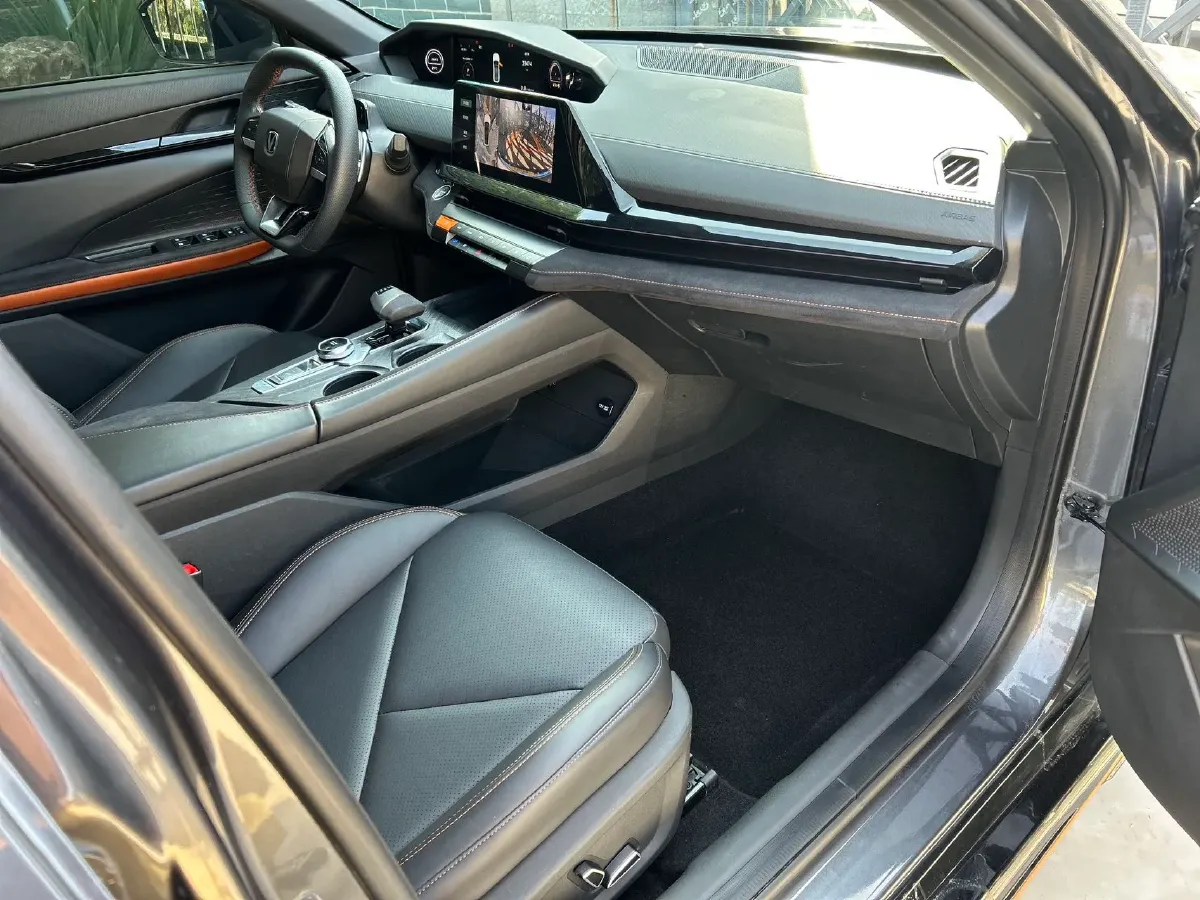 2022 ChangAn UNI-V 1.5T 188HP L4 7DCT,autocango,china used car exporter,china ev exporter,chinese used car exporter,chinese used ev exporter