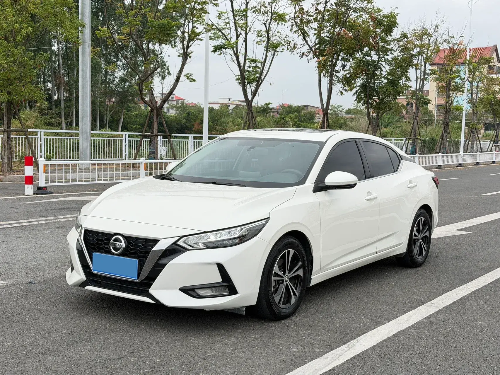 2020 NISSAN SYLPHY view 1