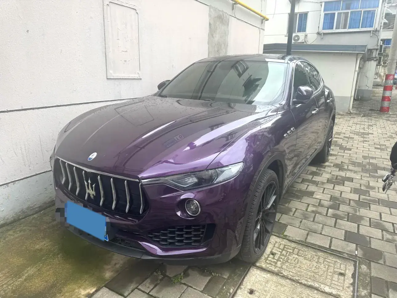 2018 MASERATI LEVANTE view 1