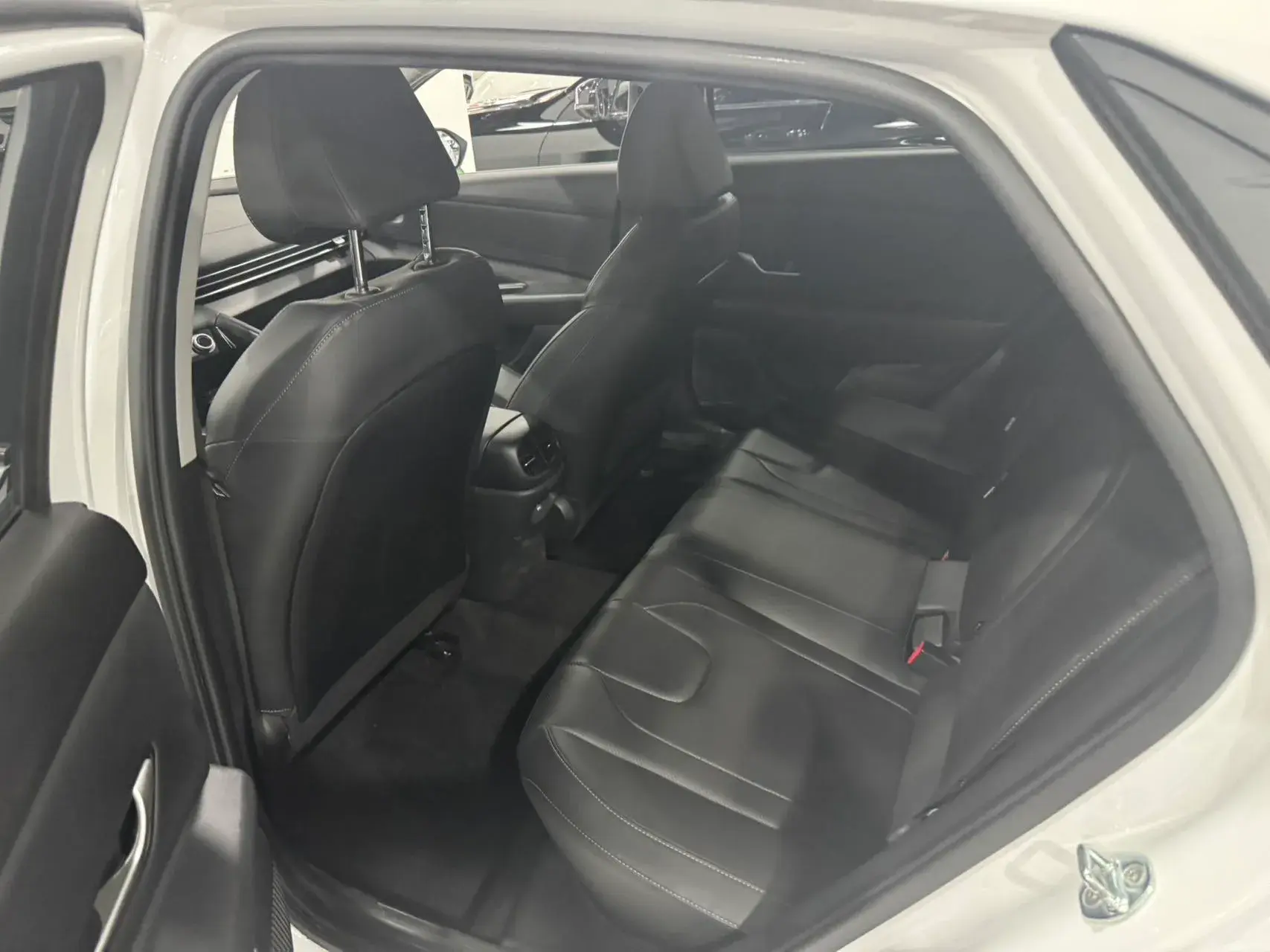 2022 HYUNDAI ELANTRA thumbnail 4