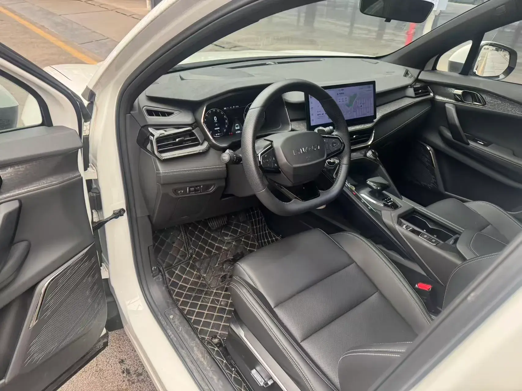 2023 LYNK&CO 06 thumbnail 4