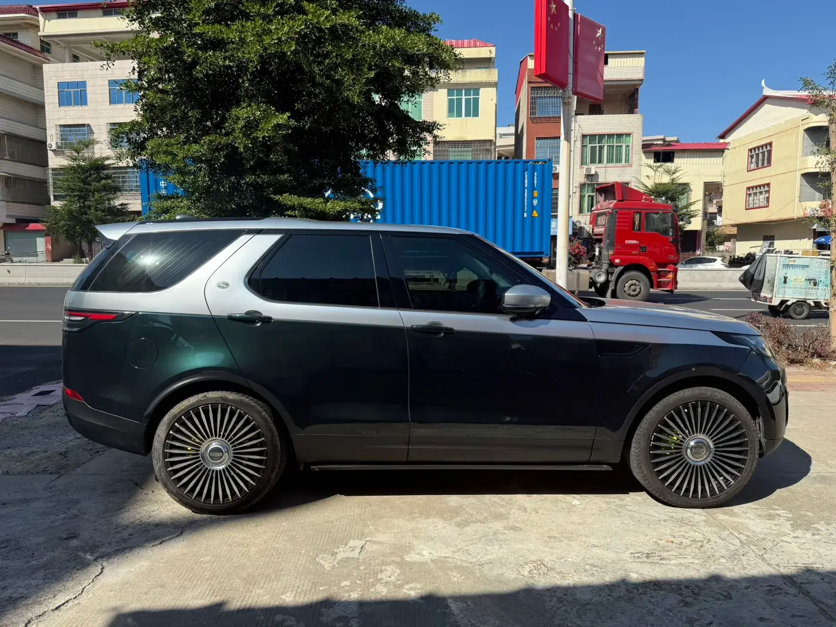 2017 LAND ROVER thumbnail 3