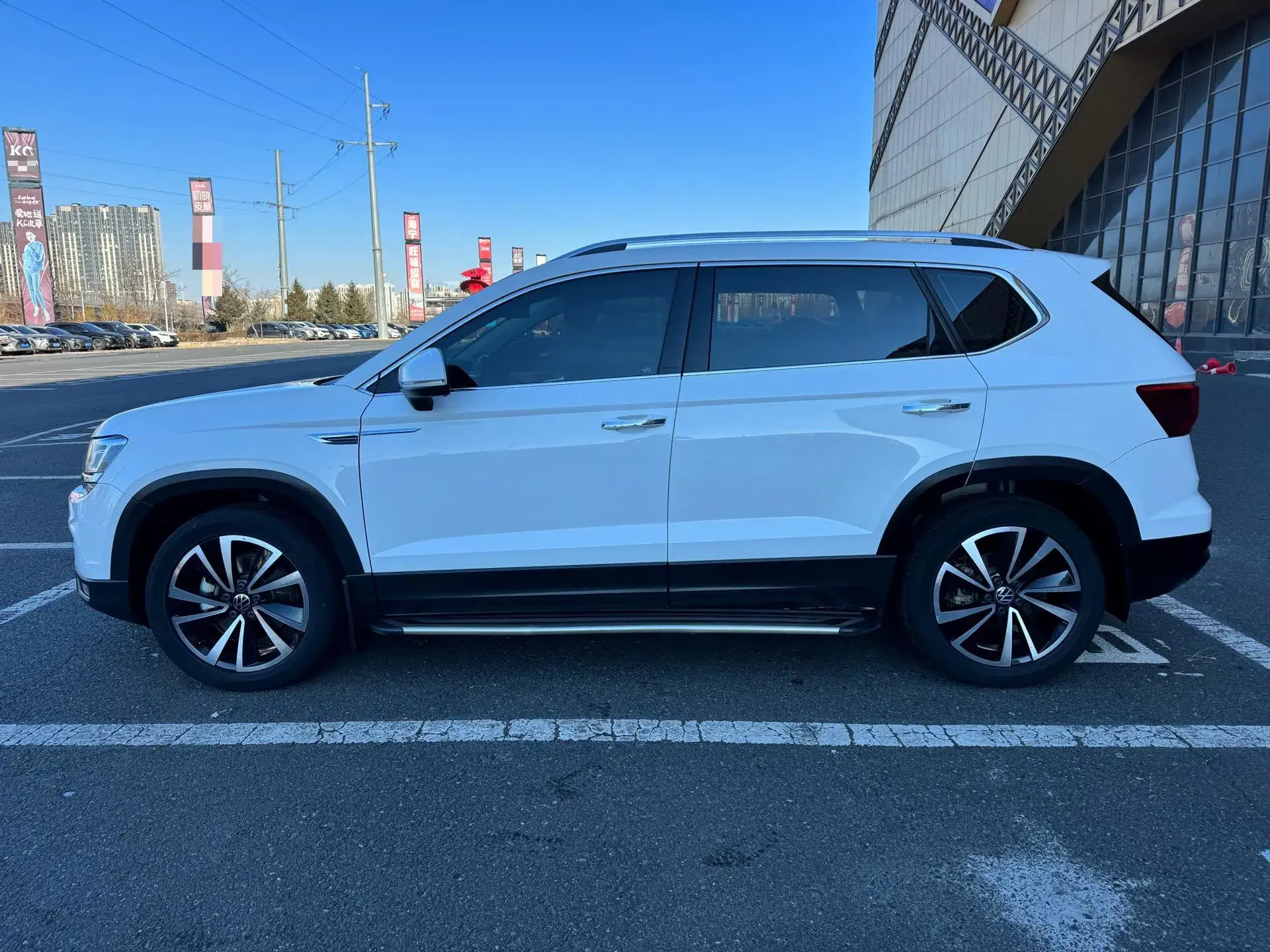 2021 VOLKSWAGEN THARU thumbnail 4