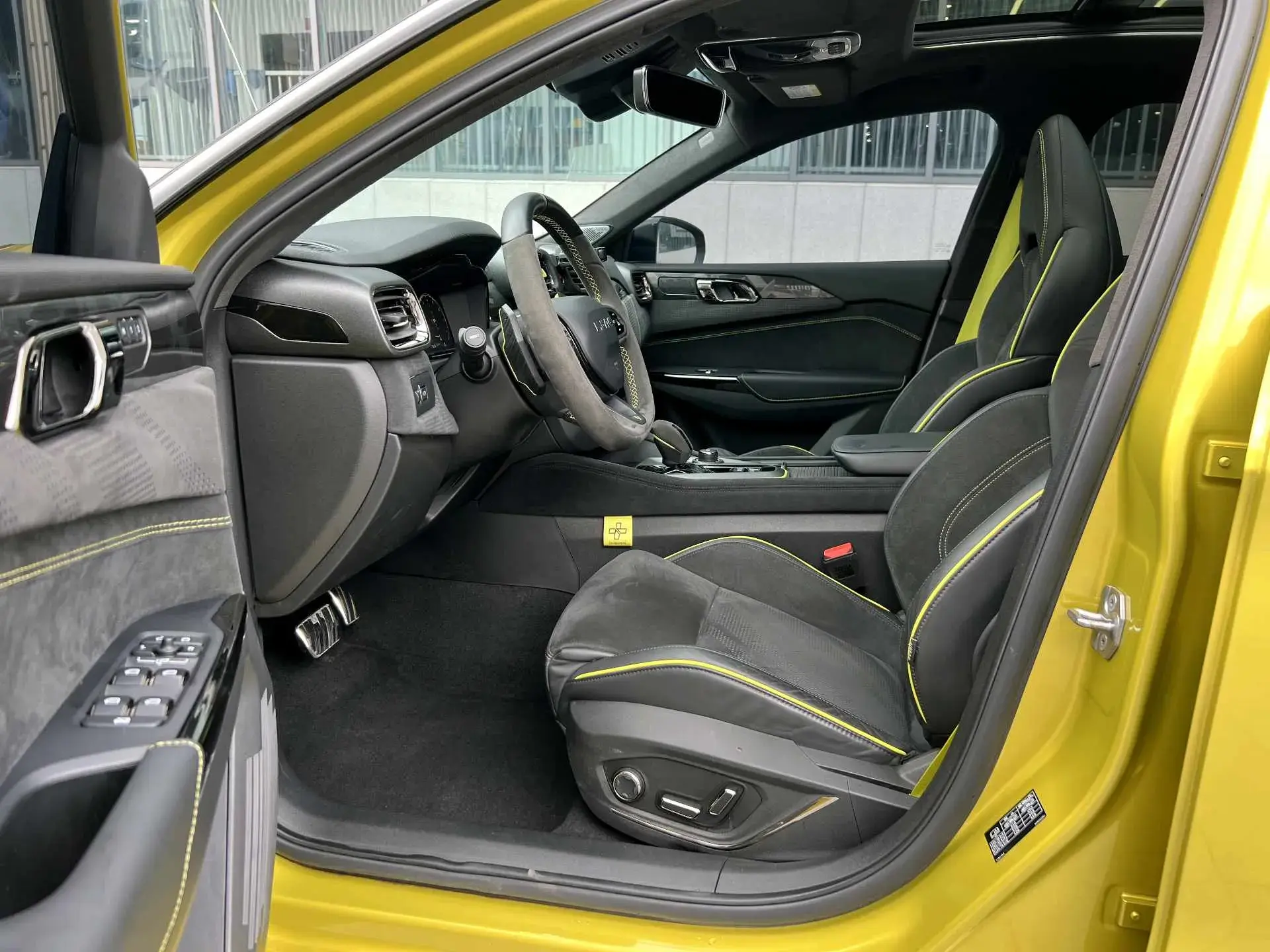 2022 LYNK&CO 03 thumbnail 3