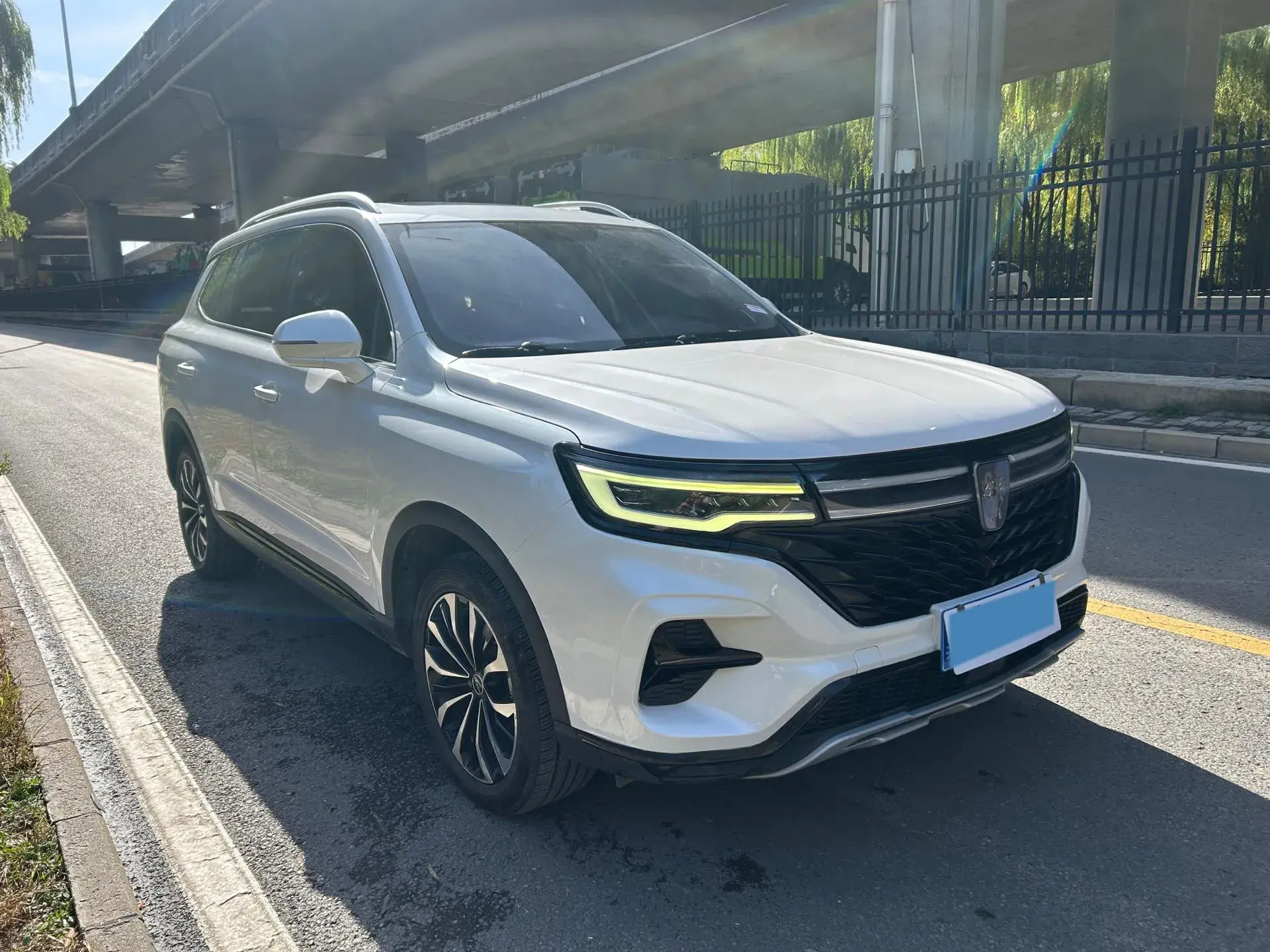 2020 ROEWE I6 thumbnail 3