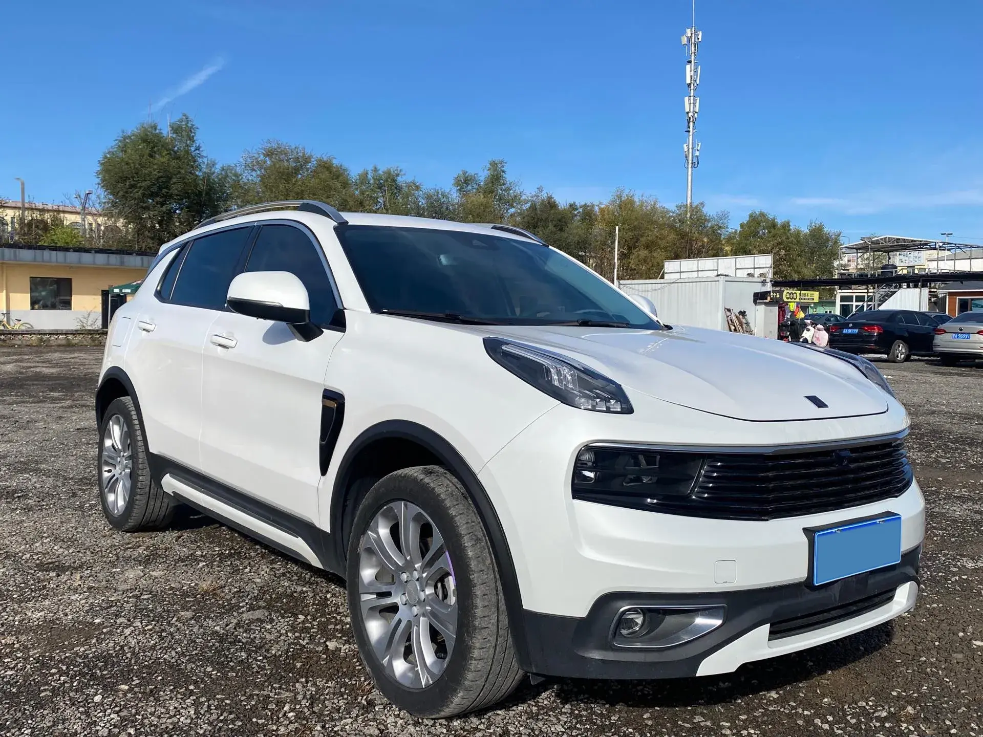 2019 LYNK&CO 01 thumbnail 3