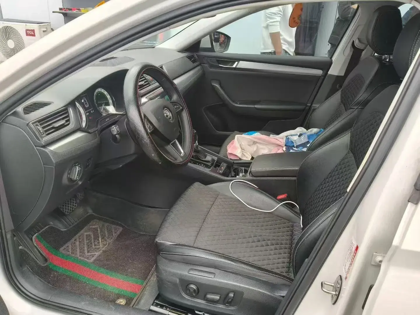 2018 SKODA SUPERB thumbnail 4