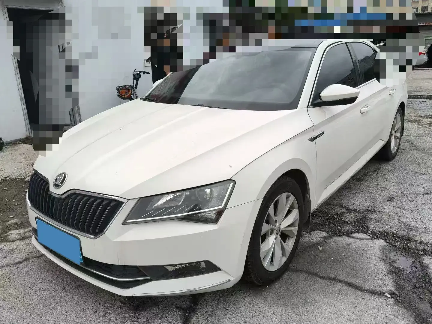 2018 SKODA SUPERB view 1