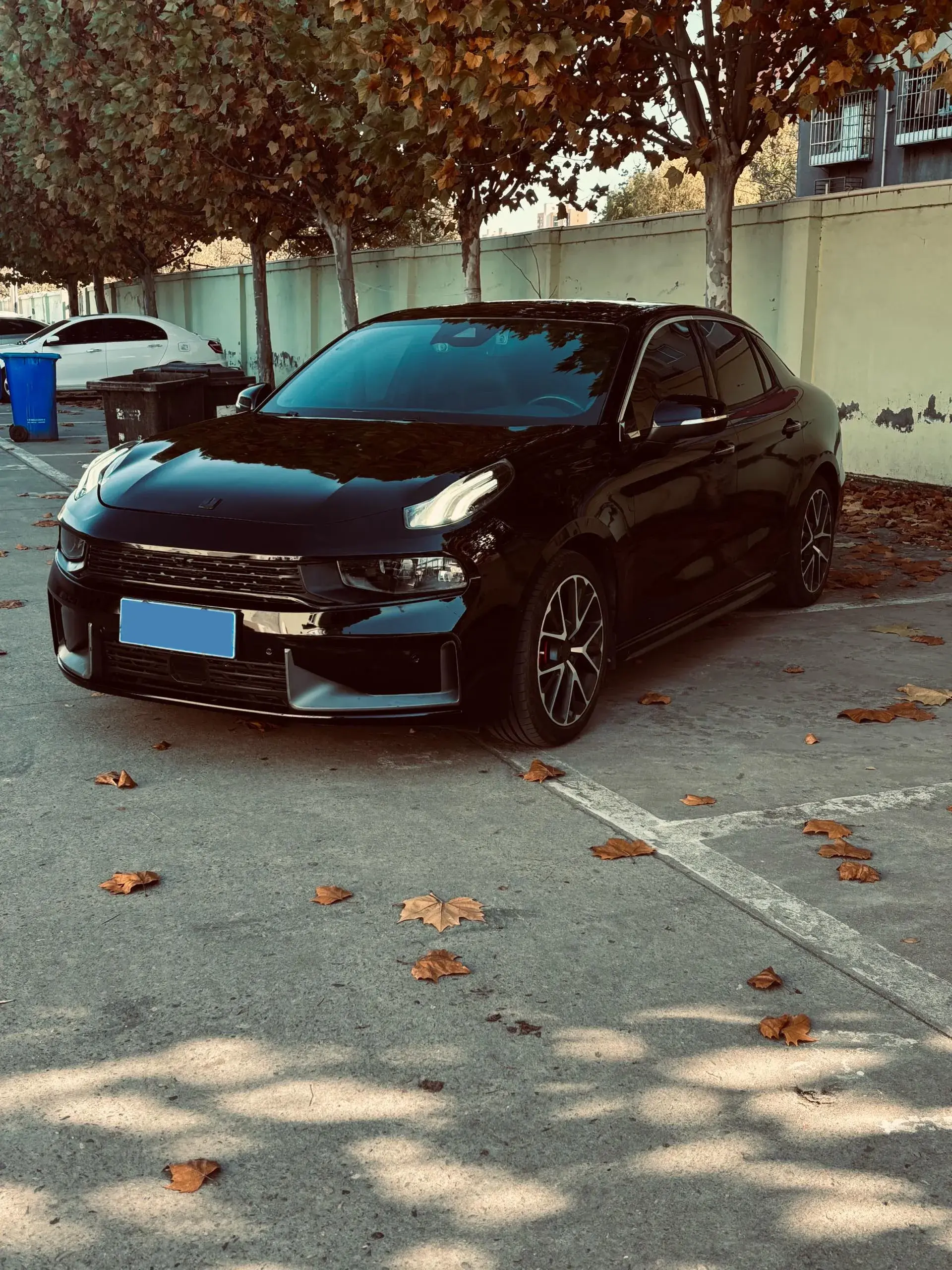 2019 LYNK&CO 03 view 1