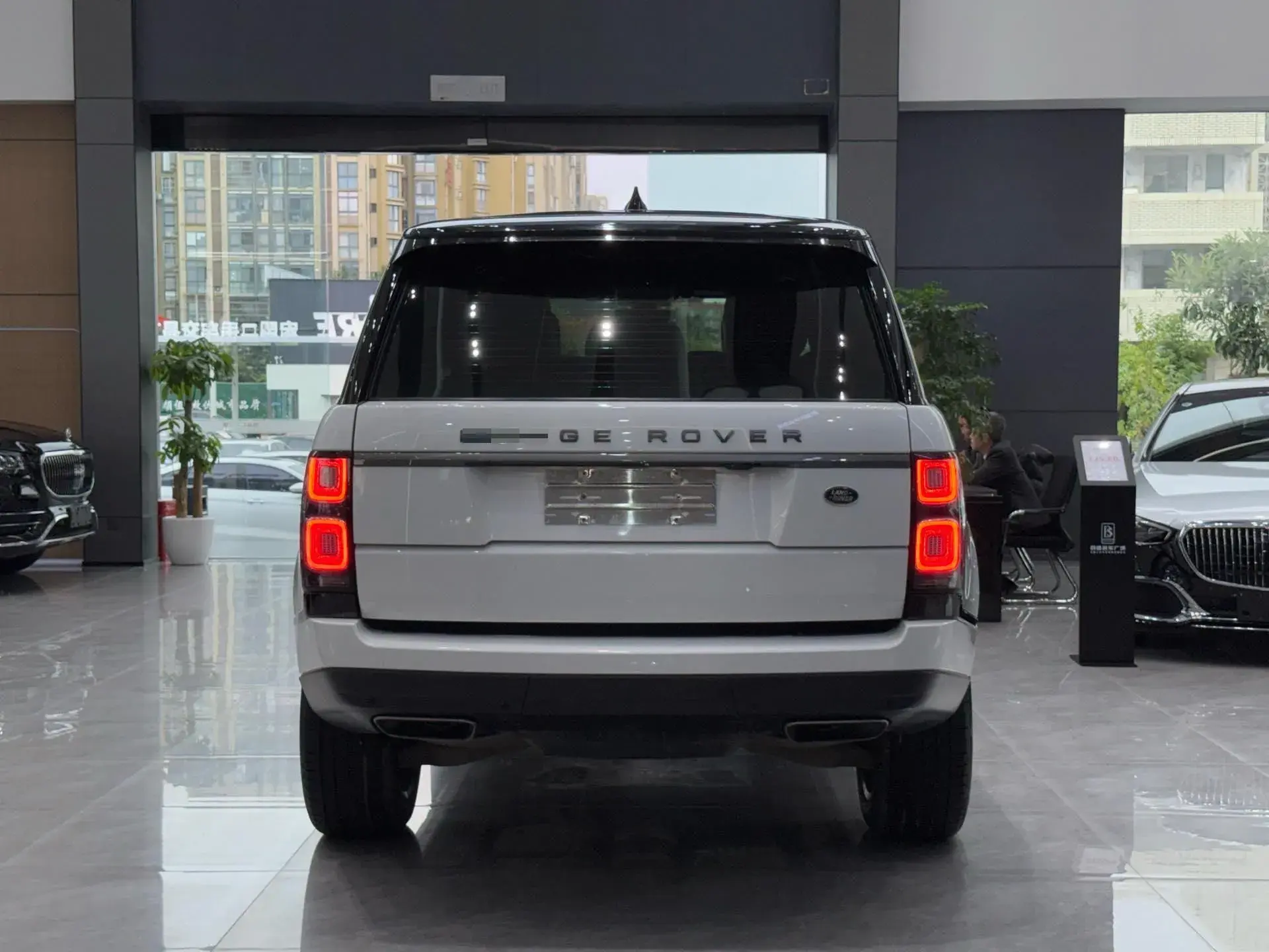 2018 LAND ROVER thumbnail 4
