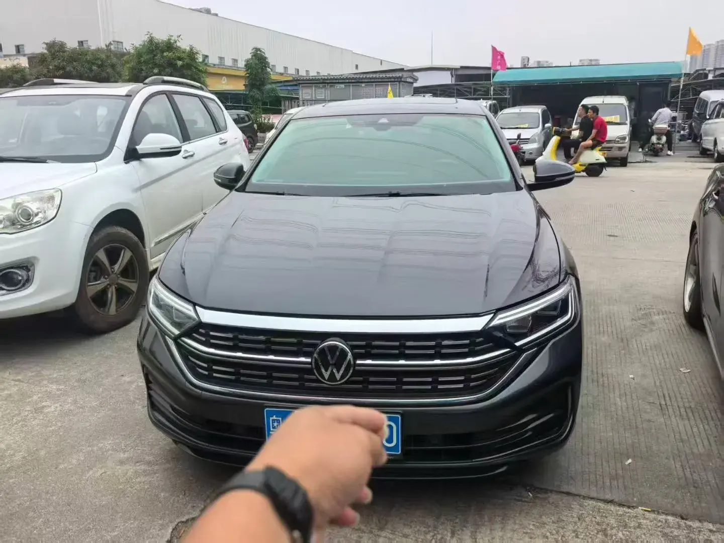 2023 VOLKSWAGEN SAGITAR thumbnail 2