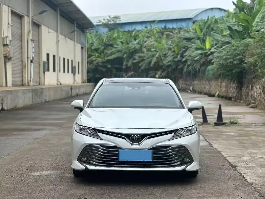 2019 TOYOTA CAMRY thumbnail 2