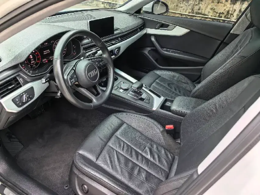 2019 AUDI A4L thumbnail 3