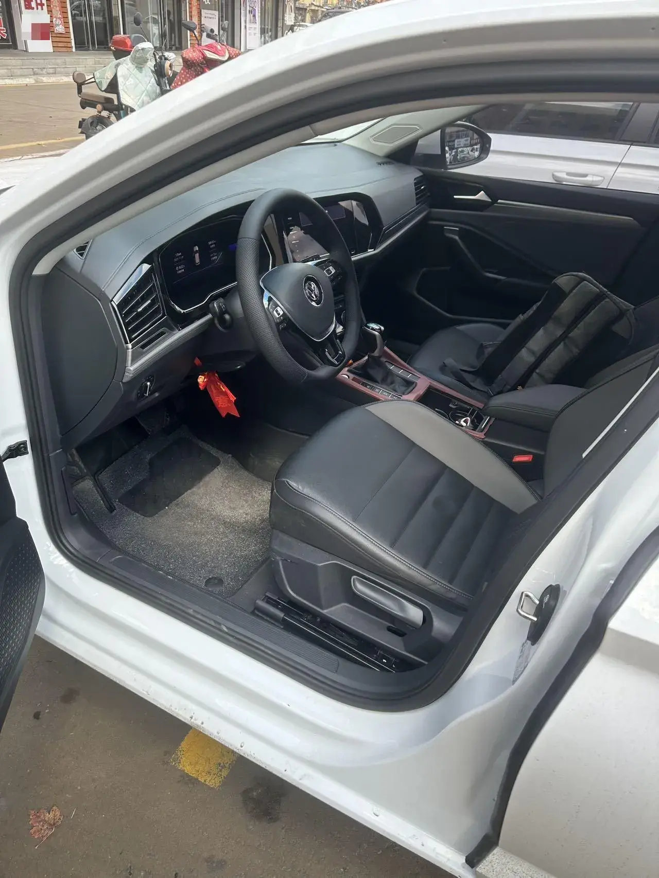 2021 VOLKSWAGEN SAGITAR thumbnail 3