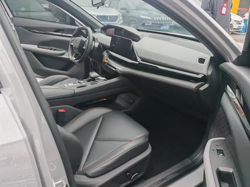 2022 ChangAn UNI-V 1.5T 188HP L4 7DCT,autocango,china used car exporter,china ev exporter,chinese used car exporter,chinese used ev exporter