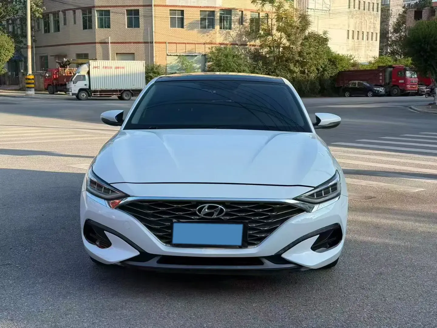 2019 HYUNDAI LA thumbnail 3