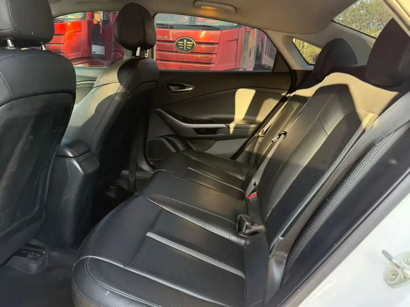 2019 HYUNDAI LA thumbnail 4