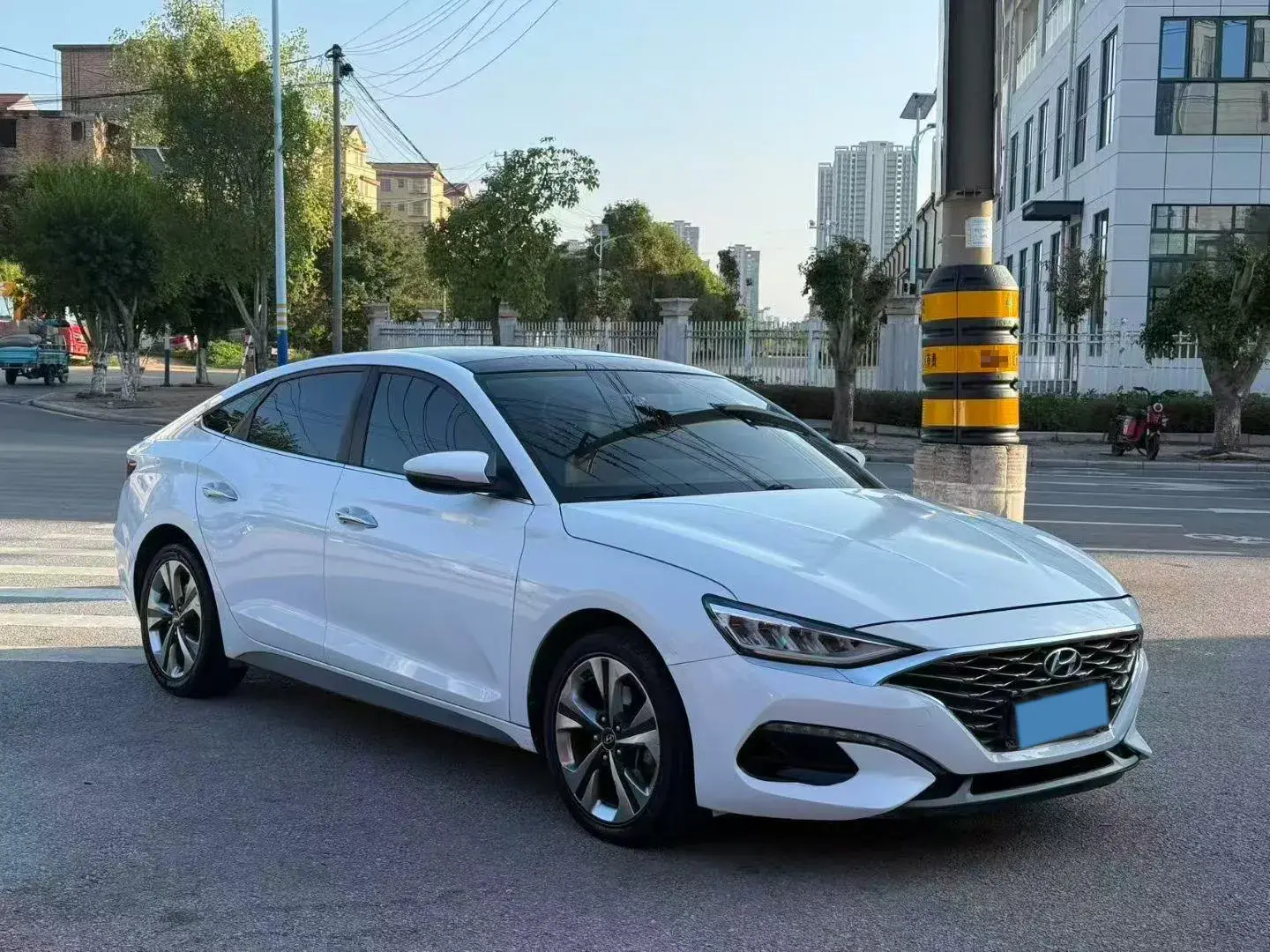 2019 HYUNDAI LA thumbnail 2