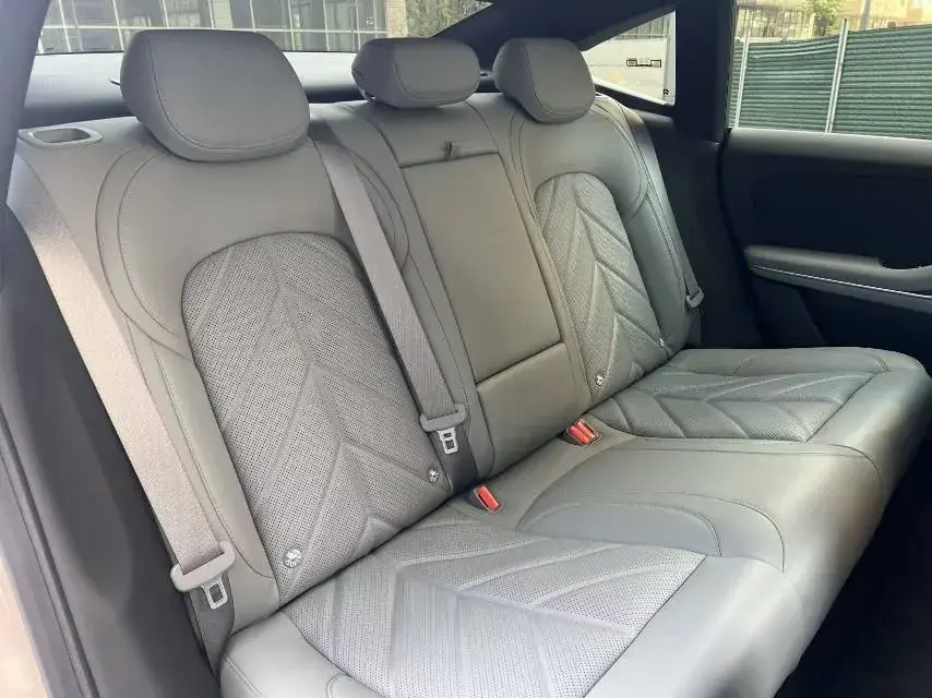 2025 NIO ET5 thumbnail 4