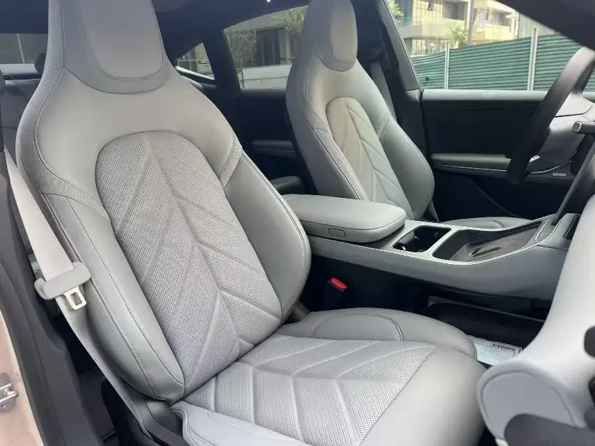 2025 NIO ET5 thumbnail 3