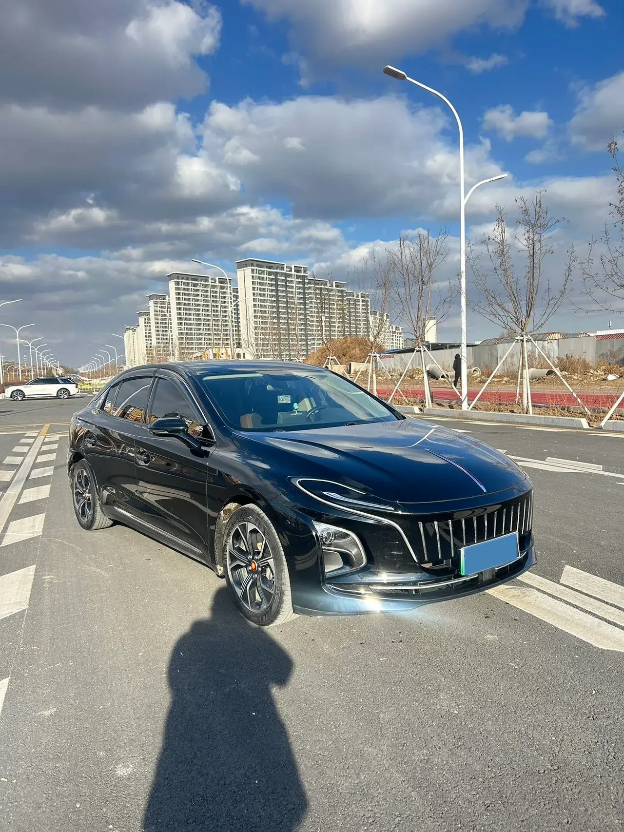 2022 HONGQI E-QM5 thumbnail 2