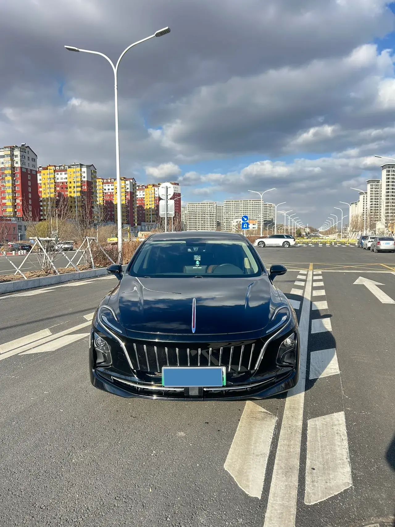 2022 HONGQI E-QM5 thumbnail 3