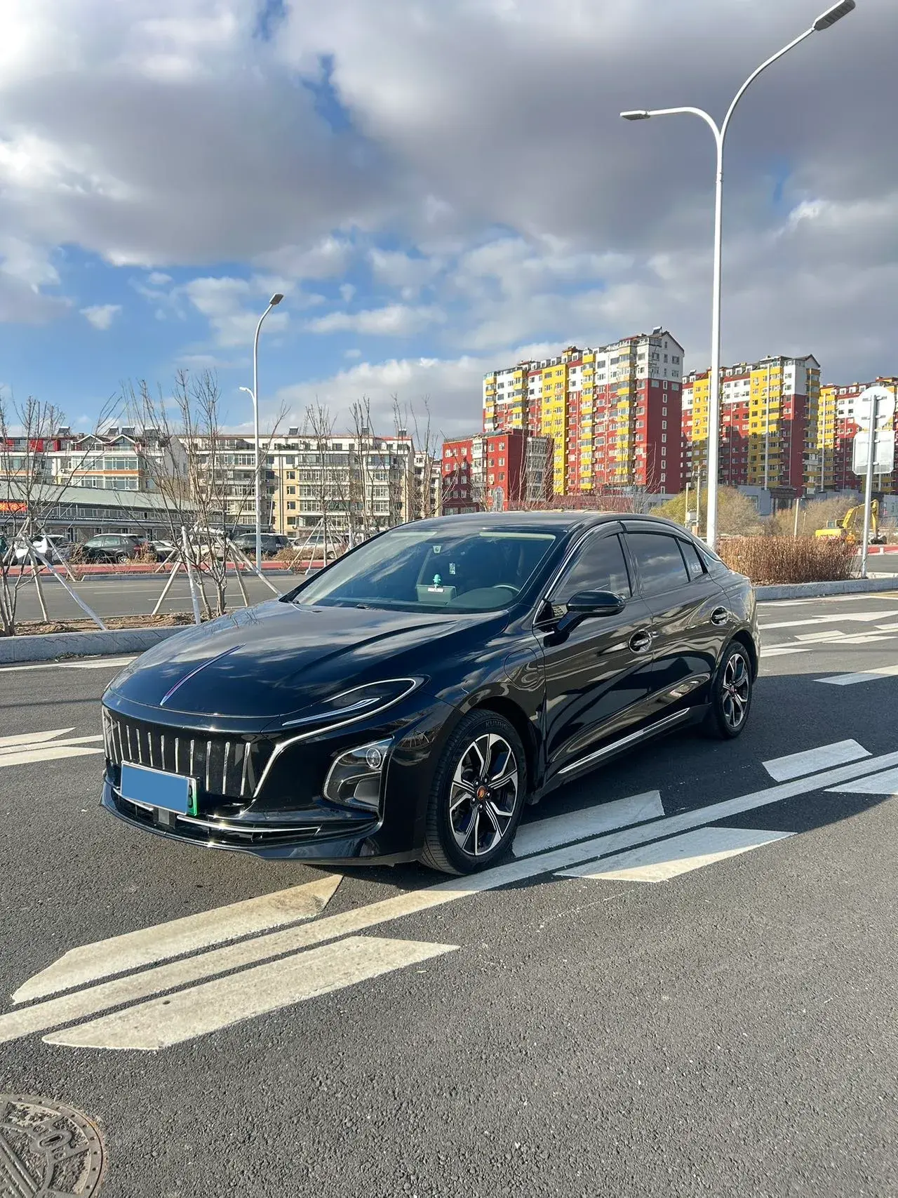 2022 HONGQI E-QM5 view 1