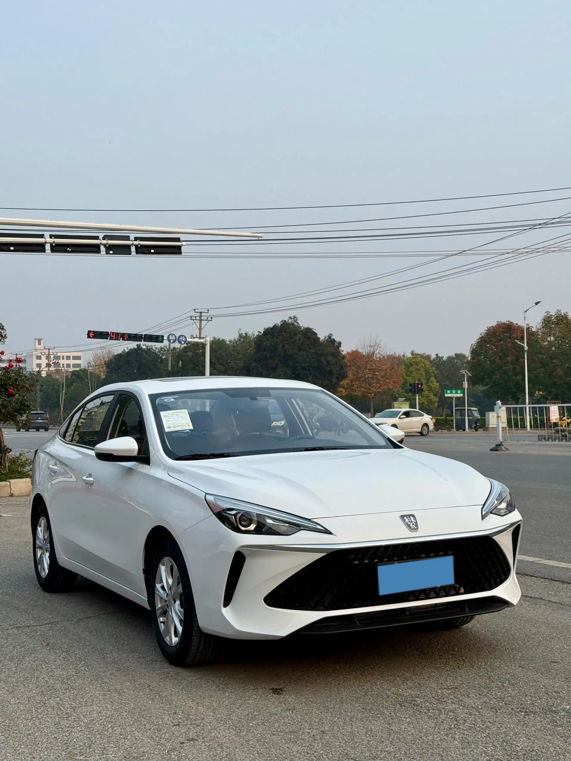 2024 ROEWE I5 thumbnail 3